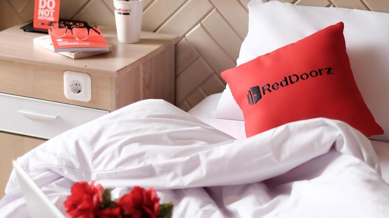 הו צ'י מין סיטי Reddoorz Bamboo Saigon Hotel Su Van Hanh מראה חיצוני תמונה
